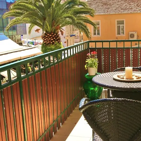 아파트 Double Bedroom On Great Location With Balcony
