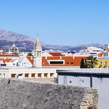 Double Bedroom On Great Location With Balcony Apartamento