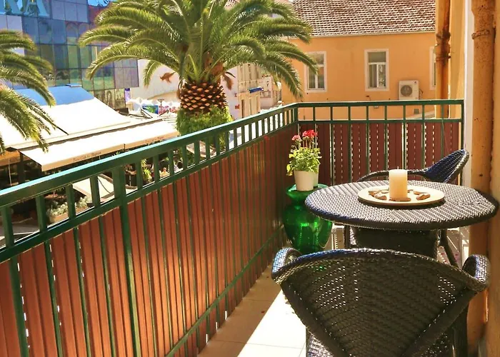 Apartament Double Bedroom On Great Location With Balcony